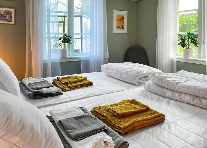 Awesome Home In Vaestervik With Kitchen